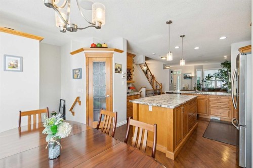 4008 Garrison Boulevard Sw, Calgary, AB - Indoor Photo Showing Dining Room