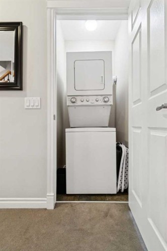 4008 Garrison Boulevard Sw, Calgary, AB - Indoor Photo Showing Laundry Room