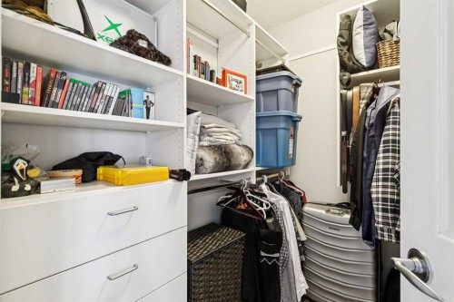 4008 Garrison Boulevard Sw, Calgary, AB - Indoor With Storage