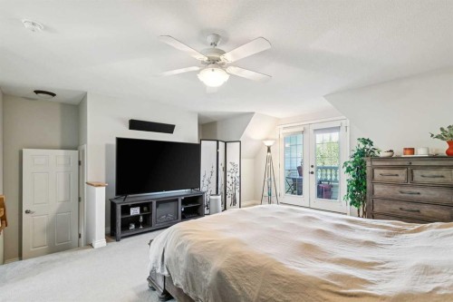 4008 Garrison Boulevard Sw, Calgary, AB - Indoor Photo Showing Bedroom