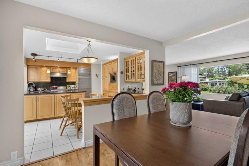 22 Varmoor Place Nw, Calgary, AB - Indoor Photo Showing Dining Room
