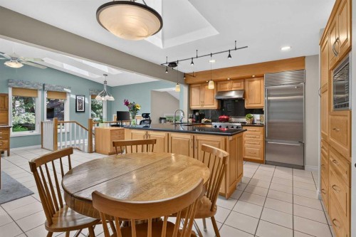22 Varmoor Place Nw, Calgary, AB - Indoor Photo Showing Dining Room