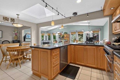22 Varmoor Place Nw, Calgary, AB - Indoor