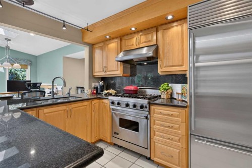 22 Varmoor Place Nw, Calgary, AB - Indoor Photo Showing Kitchen With Stainless Steel Kitchen With Double Sink