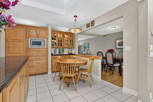 22 Varmoor Place Nw, Calgary, AB - Indoor