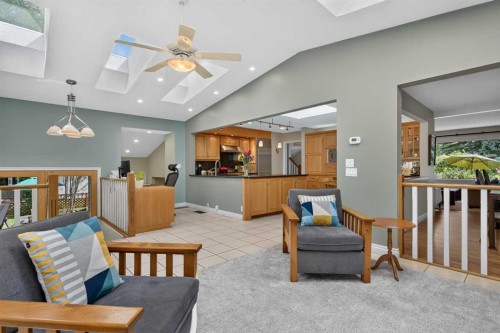22 Varmoor Place Nw, Calgary, AB - Indoor
