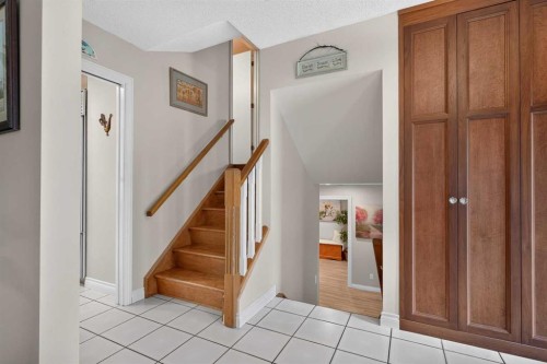 22 Varmoor Place Nw, Calgary, AB - Indoor Photo Showing Other Room