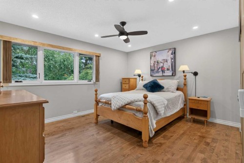 22 Varmoor Place Nw, Calgary, AB - Indoor Photo Showing Bedroom