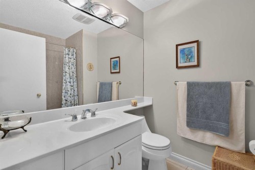 22 Varmoor Place Nw, Calgary, AB - Indoor Photo Showing Bathroom