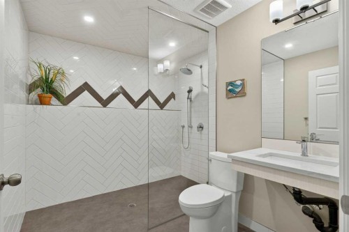22 Varmoor Place Nw, Calgary, AB - Indoor Photo Showing Bathroom