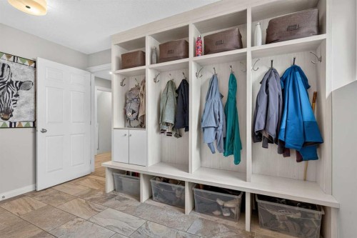 22 Varmoor Place Nw, Calgary, AB - Indoor