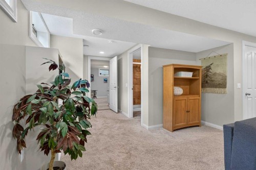 22 Varmoor Place Nw, Calgary, AB - Indoor Photo Showing Other Room
