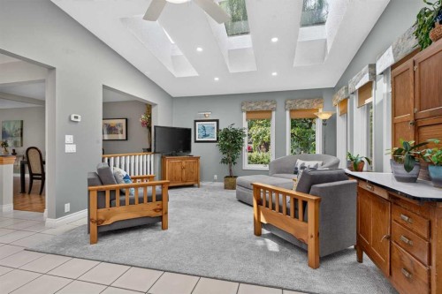 22 Varmoor Place Nw, Calgary, AB - Indoor