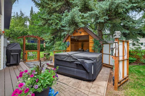 22 Varmoor Place Nw, Calgary, AB - Outdoor