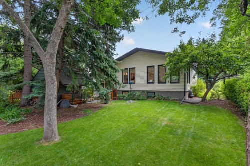 22 Varmoor Place Nw, Calgary, AB - Outdoor