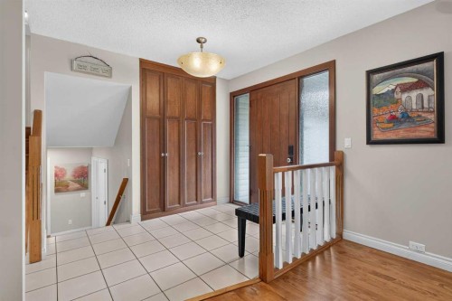 22 Varmoor Place Nw, Calgary, AB - Indoor Photo Showing Other Room