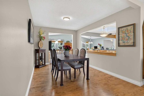 22 Varmoor Place Nw, Calgary, AB - Indoor Photo Showing Dining Room