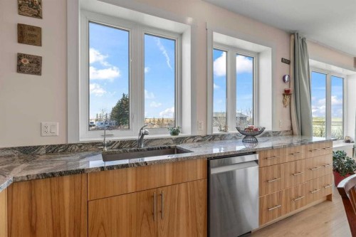 272017 Range Road 282, Rural Rocky View County, AB - Indoor Photo Showing Kitchen