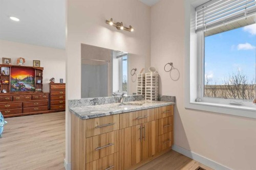 272017 Range Road 282, Rural Rocky View County, AB - Indoor Photo Showing Bathroom