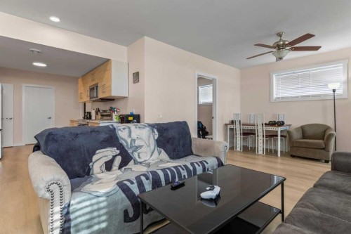 272017 Range Road 282, Rural Rocky View County, AB - Indoor Photo Showing Living Room