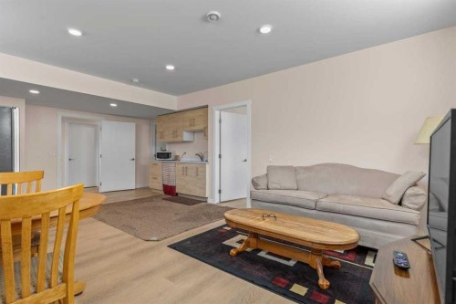 272017 Range Road 282, Rural Rocky View County, AB - Indoor Photo Showing Living Room