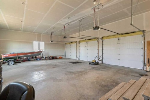 272017 Range Road 282, Rural Rocky View County, AB - Indoor Photo Showing Garage