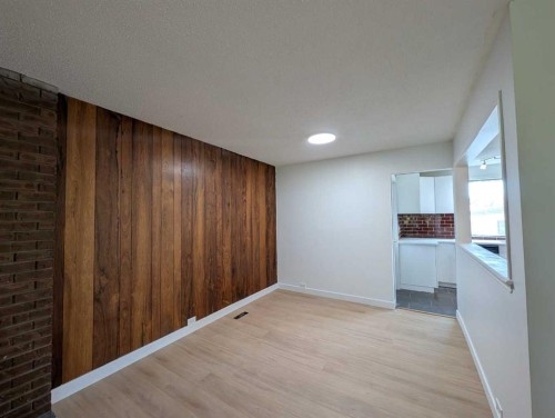 311 72 Avenue Ne, Calgary, AB - Indoor Photo Showing Other Room