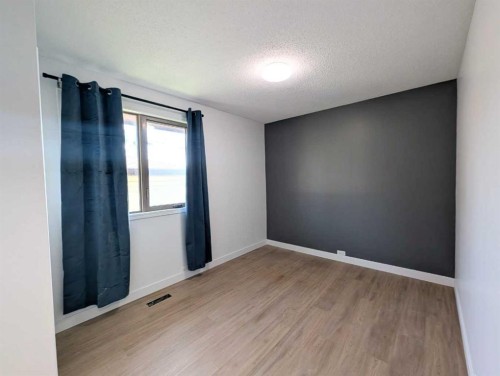 311 72 Avenue Ne, Calgary, AB - Indoor Photo Showing Other Room