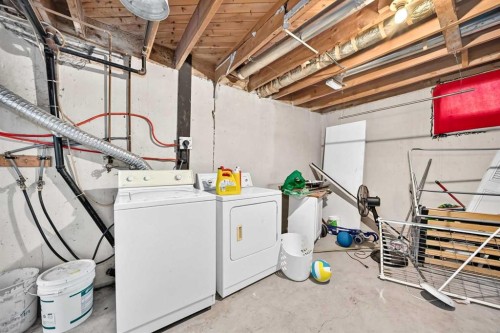 311 72 Avenue Ne, Calgary, AB - Indoor Photo Showing Laundry Room