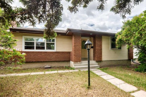 311 72 Avenue Ne, Calgary, AB - Outdoor
