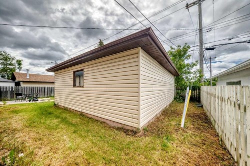 311 72 Avenue Ne, Calgary, AB - Outdoor