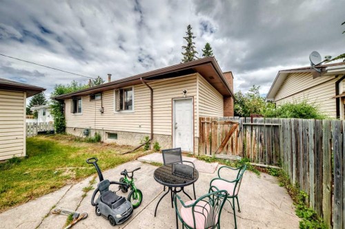 311 72 Avenue Ne, Calgary, AB - Outdoor With Exterior