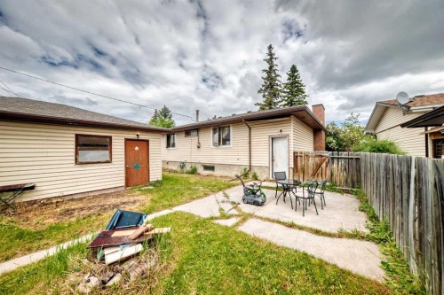 311 72 Avenue Ne, Calgary, AB - Outdoor