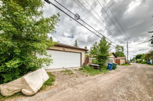 311 72 Avenue Ne, Calgary, AB - Outdoor