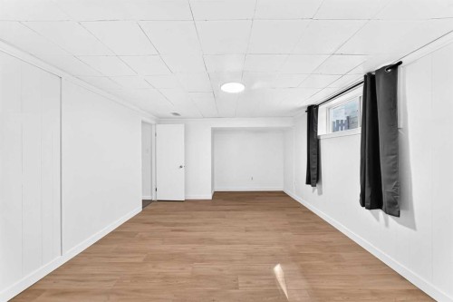 311 72 Avenue Ne, Calgary, AB - Indoor Photo Showing Other Room