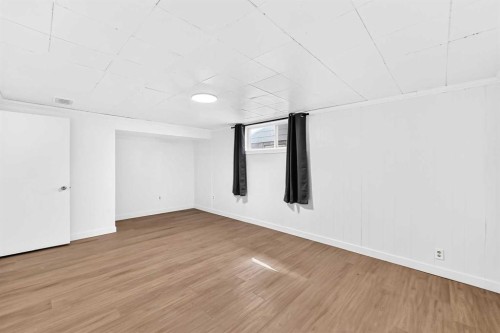 311 72 Avenue Ne, Calgary, AB - Indoor Photo Showing Other Room