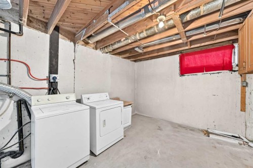 311 72 Avenue Ne, Calgary, AB - Indoor Photo Showing Laundry Room
