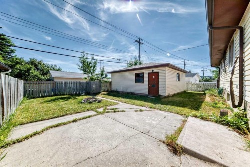 311 72 Avenue Ne, Calgary, AB - Outdoor