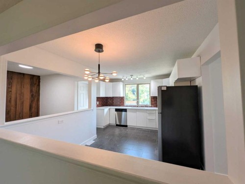 311 72 Avenue Ne, Calgary, AB - Indoor