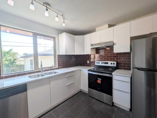 311 72 Avenue Ne, Calgary, AB - Indoor Photo Showing Kitchen With Stainless Steel Kitchen With Double Sink