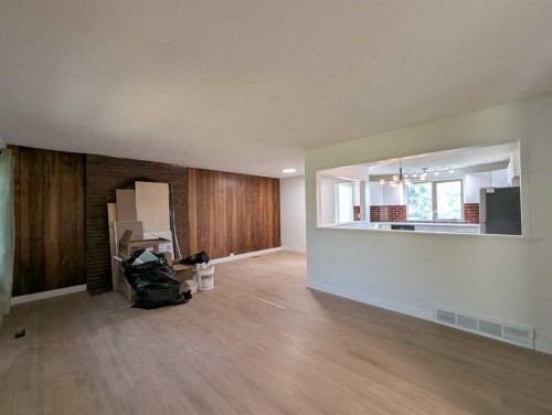 311 72 Avenue Ne, Calgary, AB - Indoor