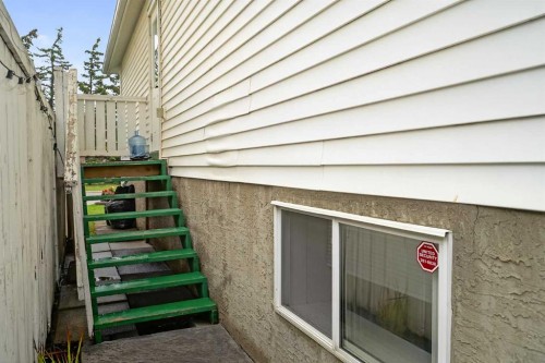 113 Mt Lorette Place Se, Calgary, AB - Outdoor