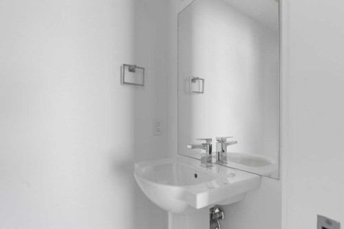 415-3130 Thirsk Street Nw, Calgary, AB - Indoor Photo Showing Bathroom