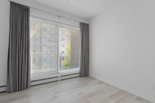415-3130 Thirsk Street Nw, Calgary, AB - Indoor Photo Showing Other Room