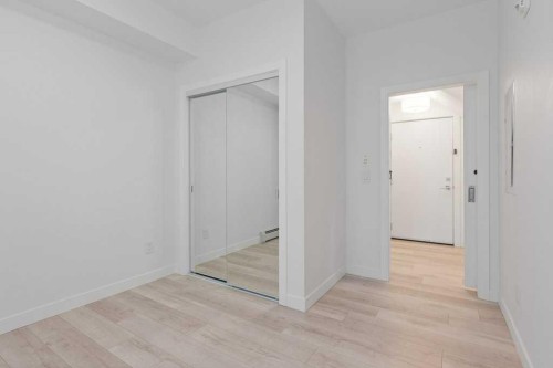 415-3130 Thirsk Street Nw, Calgary, AB - Indoor Photo Showing Other Room