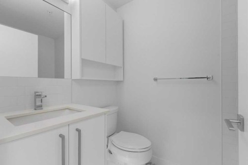 415-3130 Thirsk Street Nw, Calgary, AB - Indoor Photo Showing Bathroom