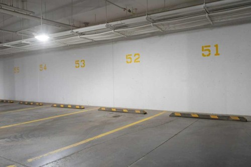415-3130 Thirsk Street Nw, Calgary, AB - Indoor Photo Showing Garage
