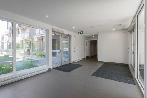 415-3130 Thirsk Street Nw, Calgary, AB - Indoor Photo Showing Other Room