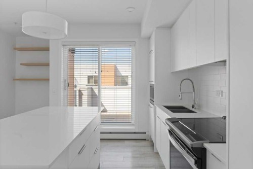 415-3130 Thirsk Street Nw, Calgary, AB - Indoor Photo Showing Kitchen With Double Sink With Upgraded Kitchen