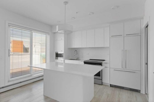 415-3130 Thirsk Street Nw, Calgary, AB - Indoor Photo Showing Kitchen